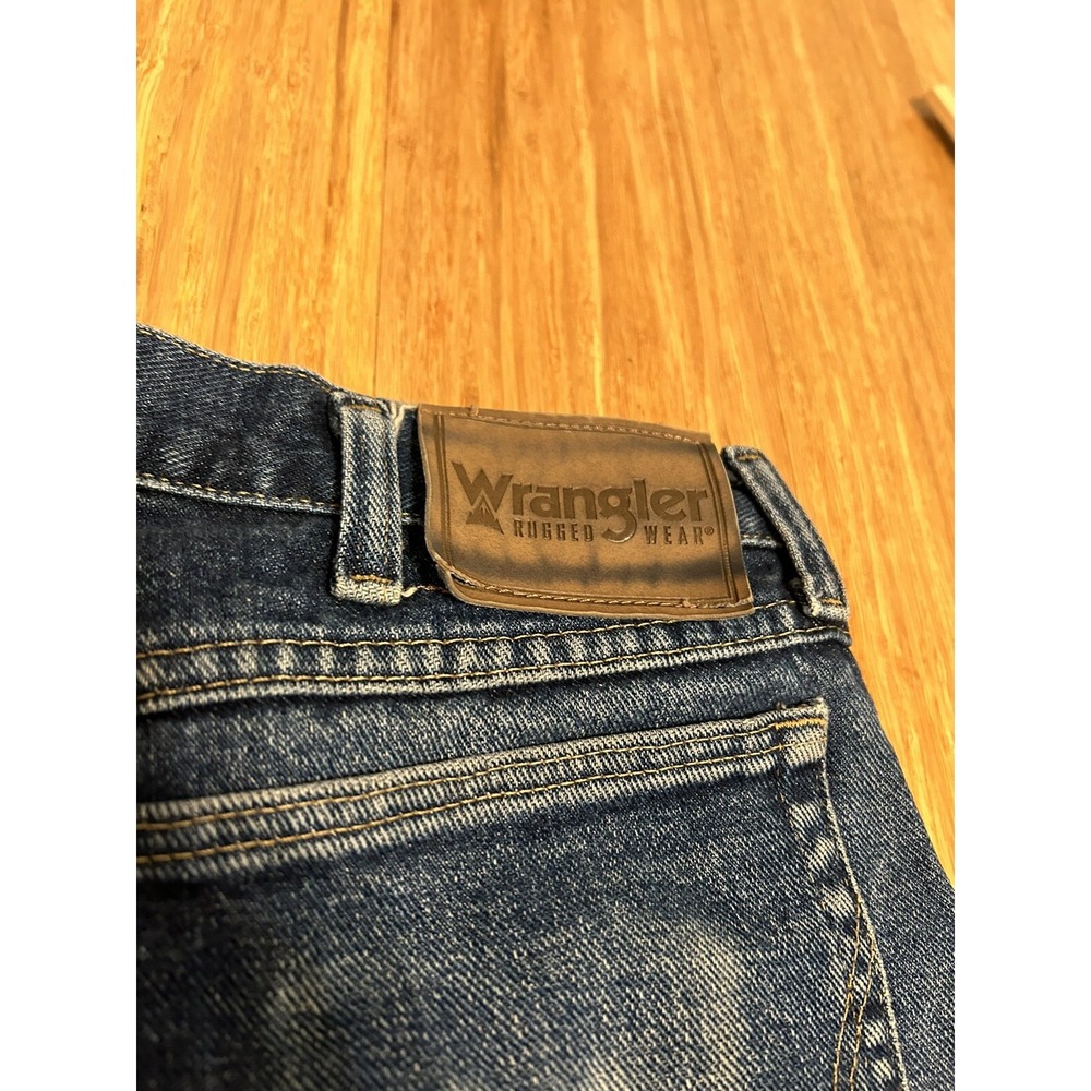 Men's classic Wrangler Rugged Wear jeans naturally distressed 40 workwear cowboy - Picture 9 of 15
